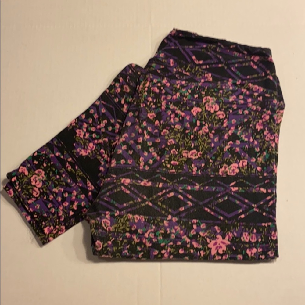 LuLaRoe Tall and Curvy Leggings